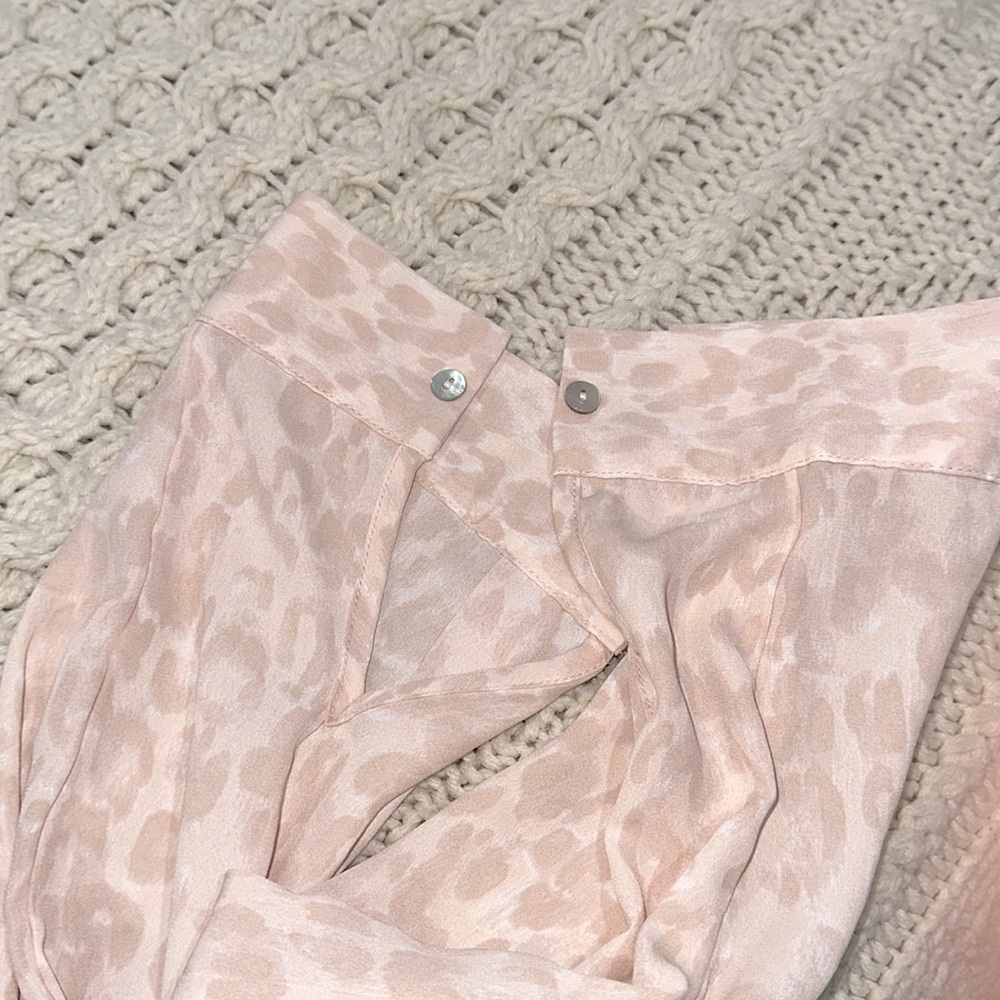 Rachel Zoe light pink leopard print Long Sleeve Blouse size large - Picture 4 of 6